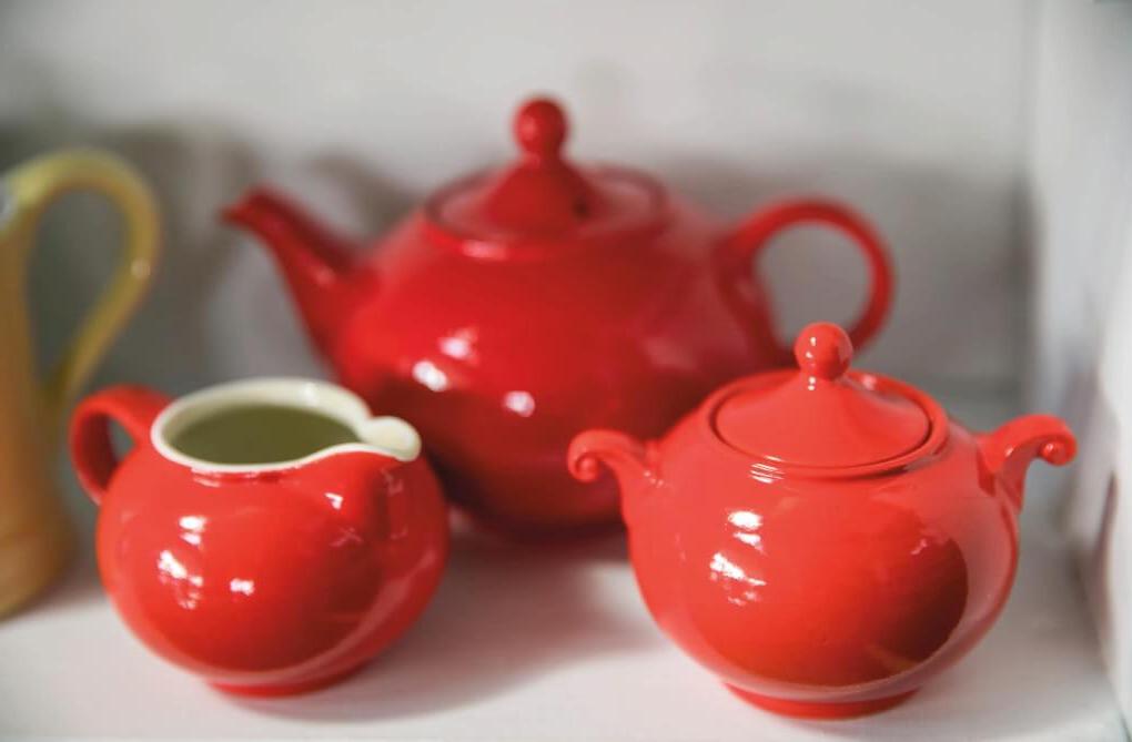 一套红色茶壶